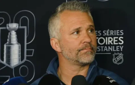 Inqui&eacute;tude sur Cole Caufield : Martin St-Louis lui adresse un s&eacute;rieux message