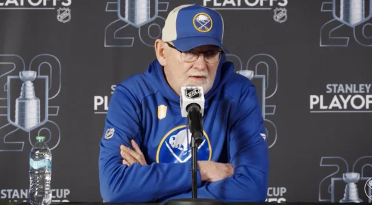 Lindy Ruff se couvre de ridicule avec une d&eacute;claration tr&egrave;s &eacute;trange concernant Nick Suzuki