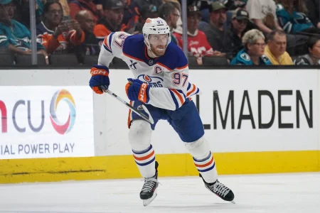 New report from Frank Seravalli places Connor McDavid's future with the Oilers in doubt
