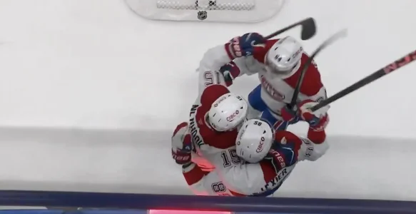 Séquence impliquant le jeune du Canadien de Montréal, en plein match de la LNH.