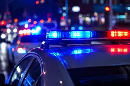 Deux personnes bless&eacute;es dans une fusillade dans un bar au Qu&eacute;bec
