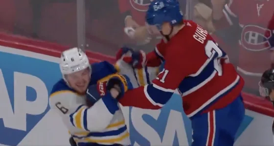 Séquence impliquant Kaiden Guhle, du Canadien de Montréal, et Zach Benson, des Sabres de Buffalo, en direct du Centre Bell à Montréal.