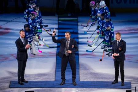 Dec 1, 2022; Vancouver, British Columbia, CAN; Former Vancouver Canucks goalie Roberto Luongo waves to the crowd during a pre-game on ice presentation prior to a game against the Florida Panthers. During the presentation the Vancouver Canucks celebrated the inductions into the Hockey Hall of Fame of former Canucks legends Daniel Sedin, Henrik Sedin, and Roberto Luongo. The three teammates spent eight years together at Rogers Arena.