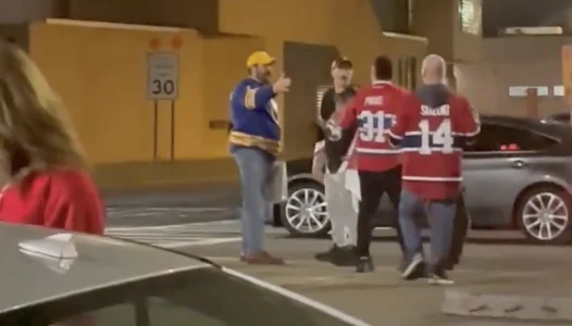 Des fans du Canadien de Montréal qui étaient bien présents parmi les fans des Sabres de Buffalo, en marge des séries éliminatoires de la LNH.