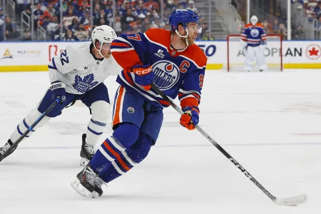 Former Leafs bench boss emerges as Oilers option after coaching shakeup