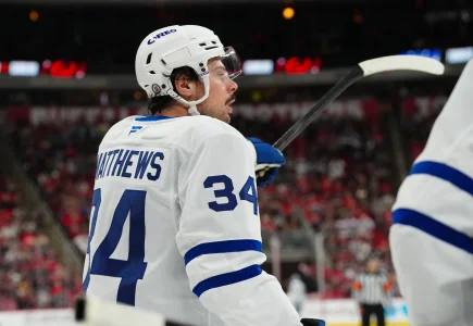 Matthews knows how the Leafs treated his closest family friend and that Arizona meeting just got complicated