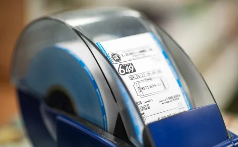 Un gros lot remport&eacute; au Qu&eacute;bec, voici dans quel d&eacute;panneur a &eacute;t&eacute; achet&eacute; le billet