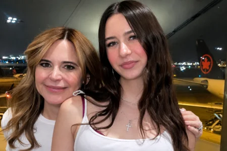 Voici qui est l'amoureux de la fille de Julie Snyder, Romy