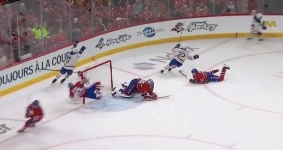 Séquence du match entre le Canadien de Montréal et les Sabres de Buffalo, après le coup à la tête de Joe Veleno.