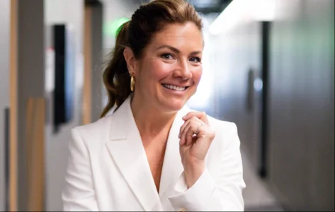 &Agrave; 51 ans, Sophie Gr&eacute;goire est resplendissante sur de nouvelles photos en bikini