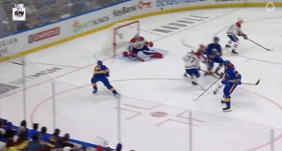 Le deuxième but compté par les Sabres de Buffalo (Rasmus Dahlin) contre Jakub Dobes et le Canadien de Montréal.