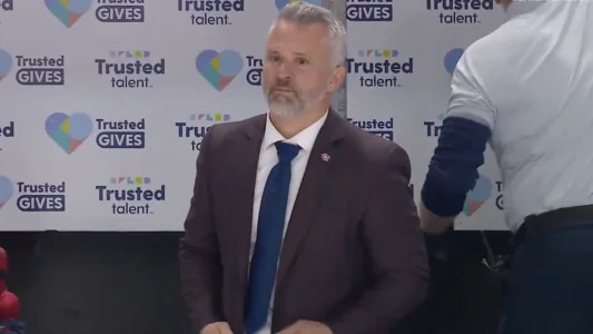 Martin St-Louis a pos&eacute; un geste extr&ecirc;mement sp&eacute;cial imm&eacute;diatement apr&egrave;s le but gagnant du Canadien