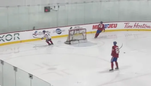 Joueurs du Canadien de Montréal, dont David Reinbacher, en direct de Brossard au lendemain de la victoire contre les Sabres de Buffalo.