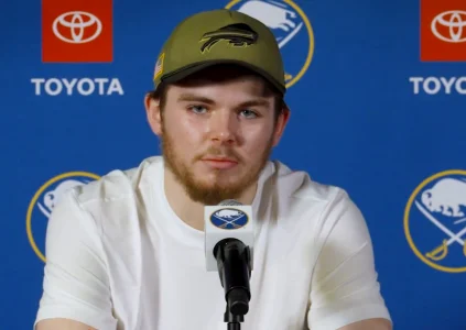 Zach Benson se vide le coeur publiquement au lendemain de la d&eacute;faite contre le Canadien