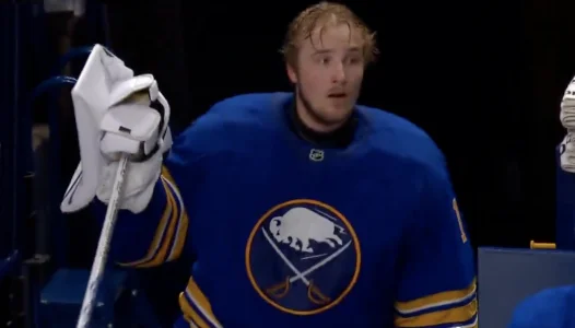 La r&eacute;action d'Ukko-Pekka Luukkonen apr&egrave;s le but d'Alex Newhook fait grandement r&eacute;agir pr&eacute;sentement