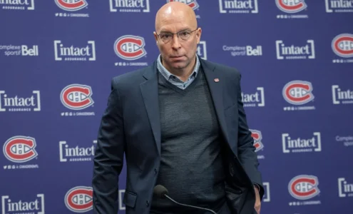 Du renfort est maintenant disponible pour Martin St-Louis en vue du premier match contre les Hurricanes
