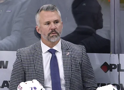Kent Hughes et le Canadien proc&egrave;dent &agrave; une annonce concernant Martin St-Louis