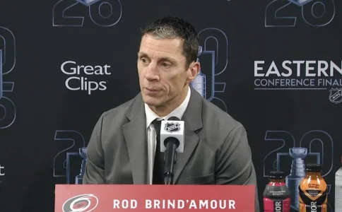 Lentraîneur-chef des Hurricanes de la Caroline, Rod BrindAmour, après la défaite contre le Canadien de Montréal.