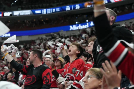 Les fans des Hurricanes sont furieux et ils ne m&acirc;chent pas leurs mots avant le match de ce soir