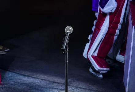 Hymne national au Centre Bell : une chanteuse populaire sort publiquement et son message fait r&eacute;agir