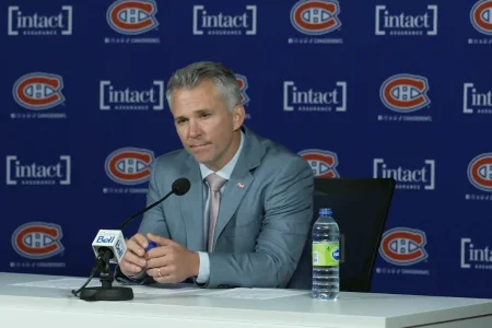 Martin St-Louis controversial decision involving two Canadiens players has fans talking