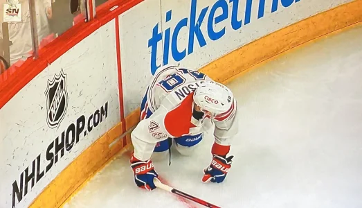 Blessure subie par le défenseur du Canadien de Montréal, Lane Hutson, en fin de match contre les Hurricanes de la Caroline.