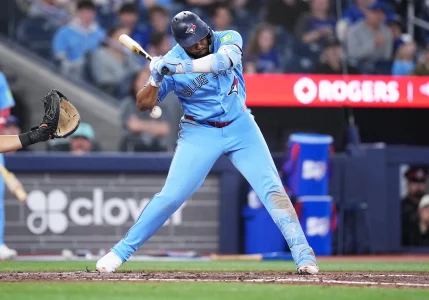 Injury update on Vladimir Guerrero Jr. exits after scary Blue Jays hit