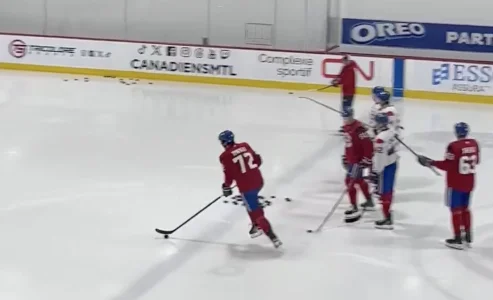 Joueurs du Canadien de Montréal, dont Arber Xhekaj, à lentraînement à Brossard.