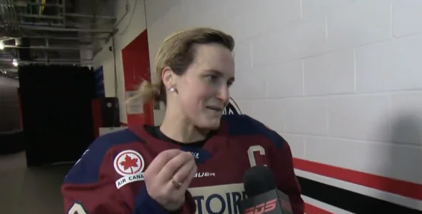 Marie-Philip Poulin, de la Victoire de Montréal (PWHL), en entrevue sur les ondes de RDS.