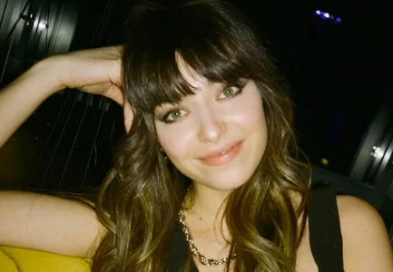Rosalie Bonenfant prend la pose sans le haut et elle est sublime