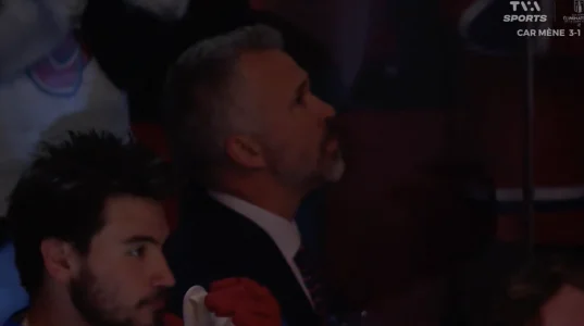 Scène pendant lhommage rendu à Claude Lemieux, avant le match entre le Canadien de Montréal et les Hurricanes de la Caroline.
