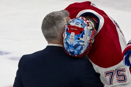 Une sc&egrave;ne entre Martin St-Louis et Jakub Dobes fait &eacute;norm&eacute;ment r&eacute;agir