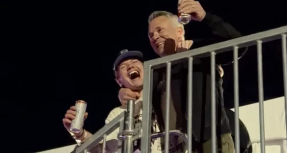 Martin St-Louis et Cole Caufield, au spectacle de Luke Combs (du Canadien de Montréal).