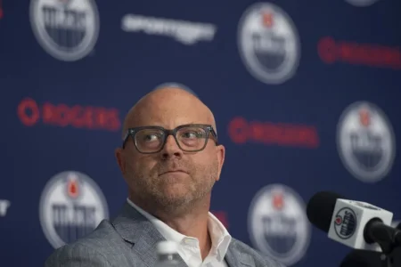 A huge leak just put Stan Bowman in an impossible position