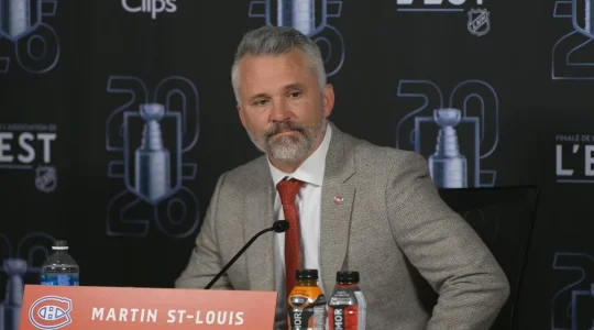 Avenir de Martin St-Louis remis publiquement en question : Kent Hughes brise le silence