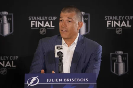 Tampa Bay Lightning acquire Memorial Cup champion from the Chicago Blackhawks in surprising trade