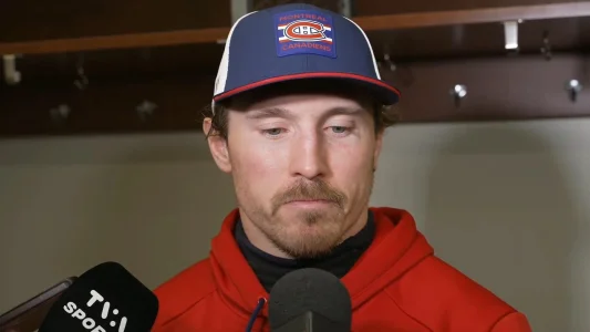 Lattaquant du Canadien de Montréal, Brendan Gallagher, en point de presse devant les médias.