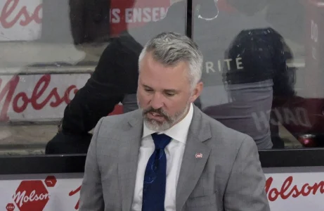 Martin St-Louis, derrière le banc du Canadien de Montréal en séries éliminatoires de la LNH.