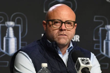 Oilers owner sidesteps Stan Bowman as coaching search takes unexpected turn