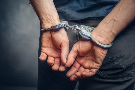 Un artiste tr&egrave;s populaire au Qu&eacute;bec vient de se faire arr&ecirc;ter par les policiers
