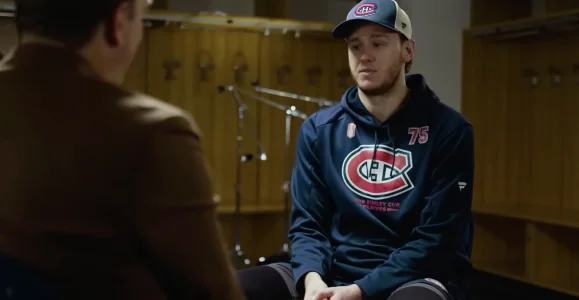 Le gardien du Canadien de Montréal, Jakub Dobes, en entrevue avec le journaliste de Sportsnet Elliotte Friedman.