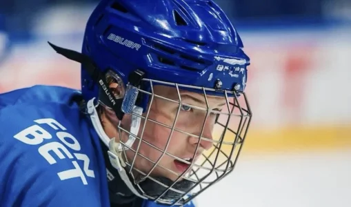 Alexander Zharovsky, espoir des Canadiens, au camp dentraînement de la KHL avec le HC Salavat.