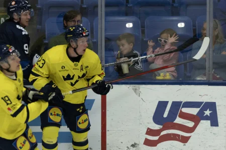 Florida Panthers and Pittsburgh Penguins complete first trade of offseason