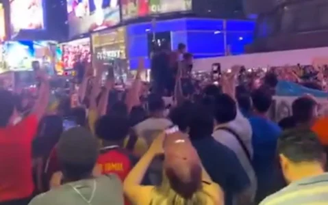 La soir&eacute;e de c&eacute;l&eacute;bration des champions de la NBA d&eacute;g&eacute;n&egrave;re