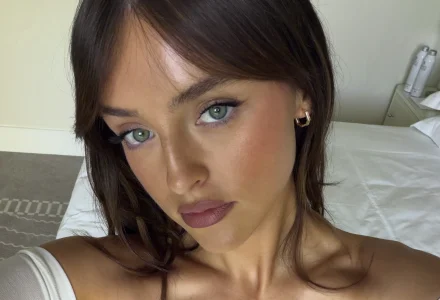 Alicia Moffet en bikini : la photo estivale qui fait jaser