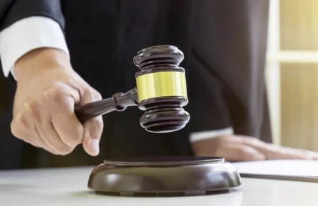 La justice tranche dans le dossier d'un comédien bien connu au Québec La justice tranche dans le dossier d'un comédien bien connu au Québec