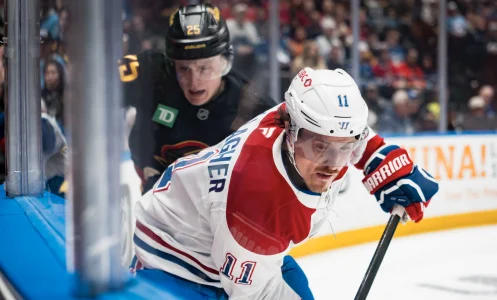 25 octobre 2025 ; Vancouver, Colombie-Britannique, Canada ; Le défenseur des Canucks de Vancouver, Elias Pettersson (25), se bat contre lattaquant des Canadiens de Montréal, Brendan Gallagher (11), lors de la première période à la Rogers Arena.
