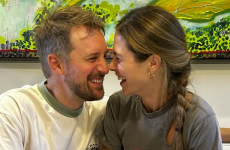 Maripier Morin prend la pose avec Jean-Philippe Perras pour faire une annonce Maripier Morin prend la pose avec Jean-Philippe Perras pour faire une annonce
