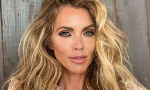 &Agrave; 53 ans, Jacynthe Ren&eacute; est resplendissante sur de nouvelles photos en bikini
