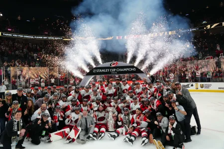 Carolina Hurricanes' player's Cup photo reveals a deeper grudge